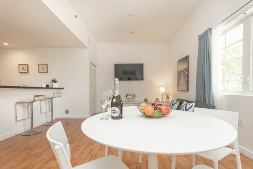 Lovely apt in Convention center