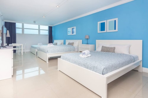 Oceanfront Resort! Apt with Free Parking and pool