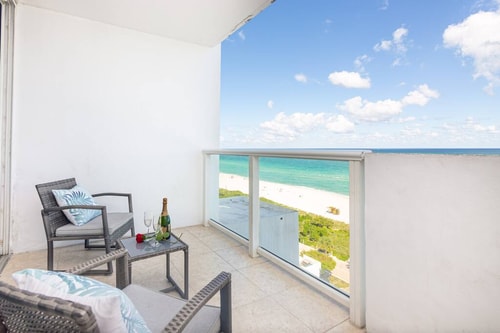 Oceanfront Balcony Apt Free Valet Parking