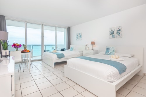Oceanfront Balcony Apt Free Valet Parking