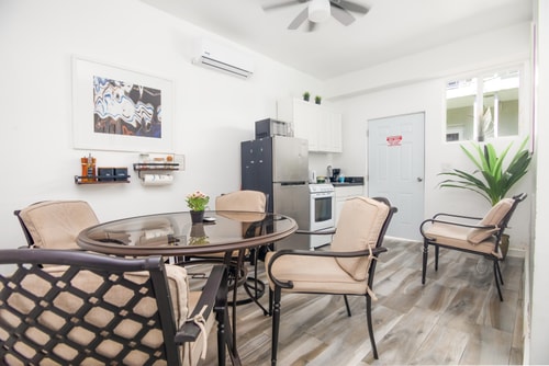 Spacious 2-Bedroom Apt with parking spot included