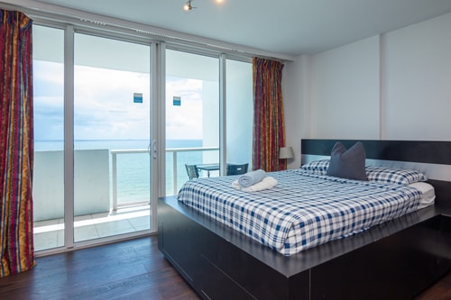 Oceanfront Balcony Apt with Parking