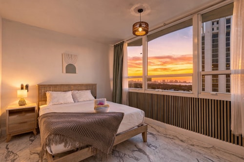 Modern Studio Bay View with Pool+Parking