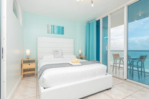 Oceanfront Balcony Apt Free Valet Parking