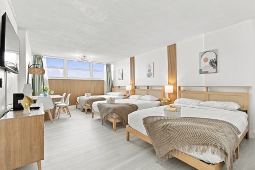 Cozy Studio in Beachfront Condo | Miami Beach