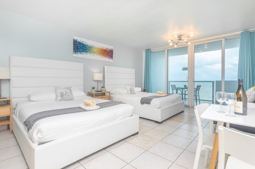 Oceanfront Balcony Apt Free Valet Parking