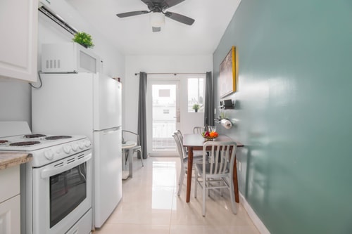 Spacious 2-Bedroom Apt in the Heart of SoBe