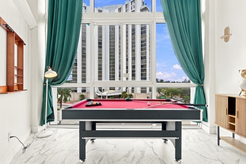 2BR Loft in Resort with Bay View + Parking