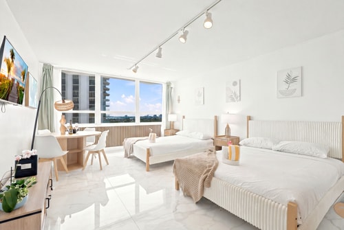New Updated Bay View Apartment + Free Parking