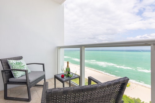 Oceanfront Balcony Apt Free Valet Parking