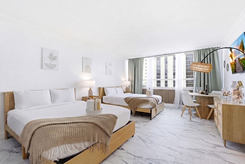 Charming Apt with Bay View, Newly Renovated