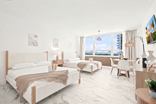 Stylish Renovated Bay View w/ Free Parking