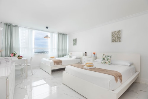 Castle beach condo Resort with Free Valet Parking