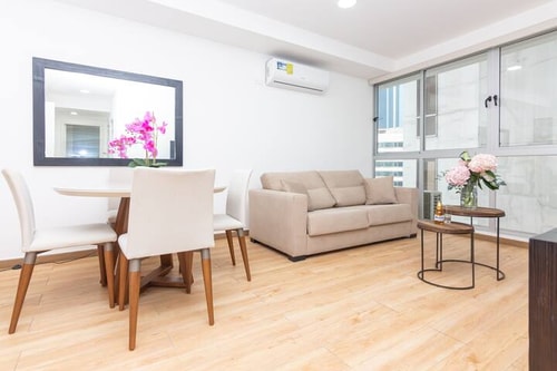 Luxury 2 bedroom apt free parking