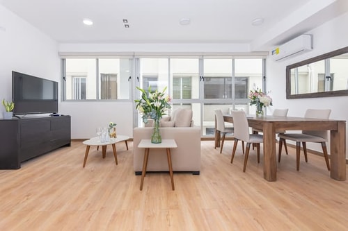 Luxury 1 bedroom apt free parking