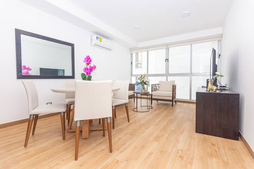 Luxury 2 bedroom apt free parking