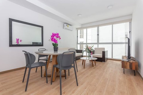 Luxury 2 bedroom apt free parking