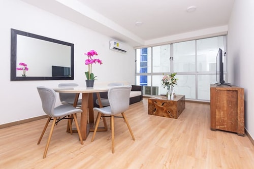 Luxury 2 bedroom apt free parking