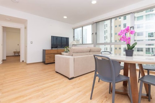 Luxury 1 bedroom apt free parking