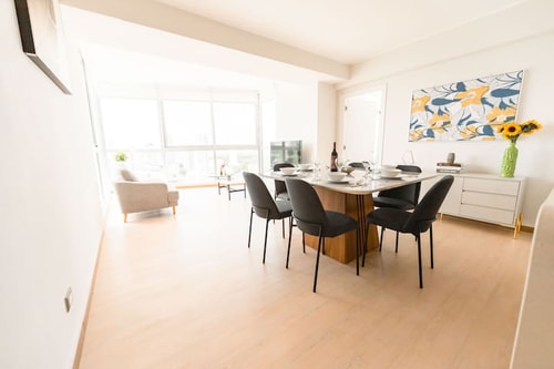 Luxury 3BR Cityview apt, parking & balcony