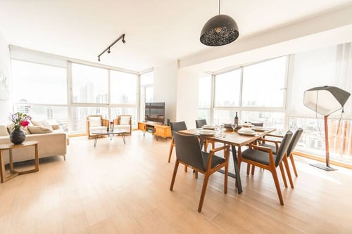 Luxury 3BR Cityview apt, parking & balcony