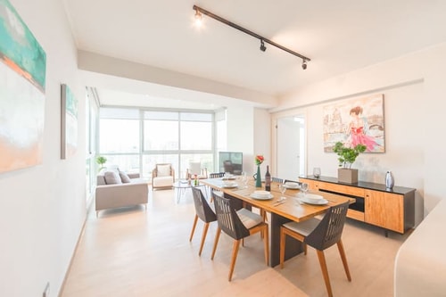 Luxury 3BR Cityview apt, parking & balcony