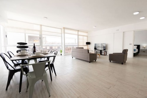 Luxury 1 bedroom apt free parking  & Pool