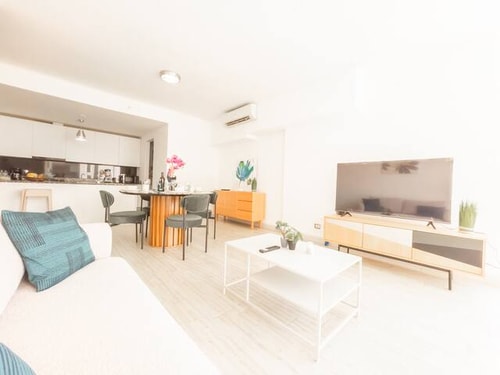 Luxury 2 bedroom apt free parking  & Pool