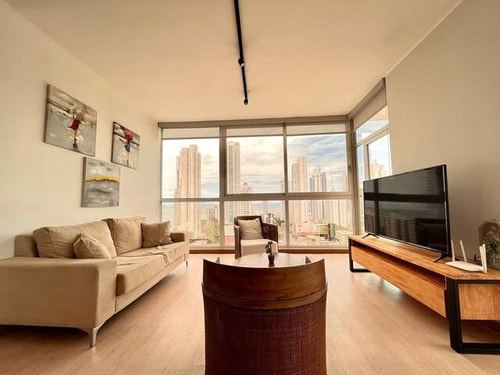 Luxury 3BR Cityview apt, parking & balcony