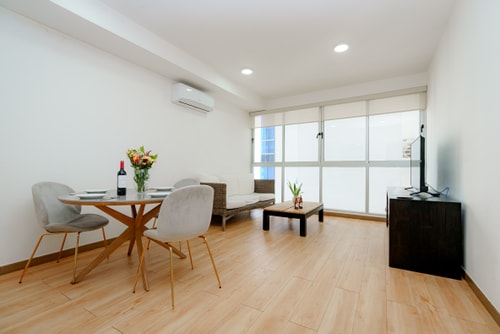 Luxury 2 bedroom apt free parking