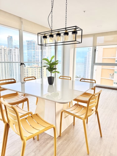 24th-Floor 3BR Penthouse with Stunning Views