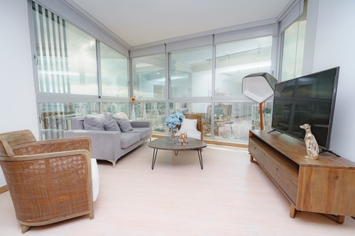 Luxury 2BR Cityview apt, parking & balcony