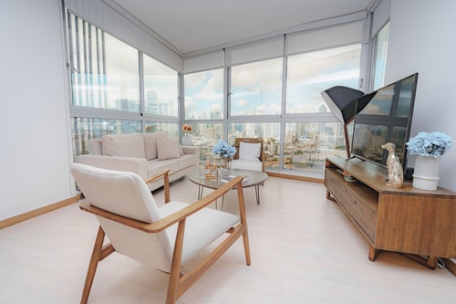 Luxury 2BR Cityview apt, parking & balcony