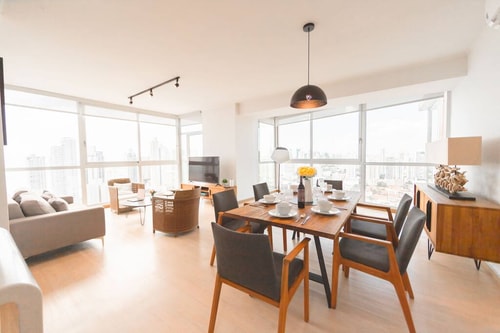 Luxury 3BR Cityview apt, parking & balcony