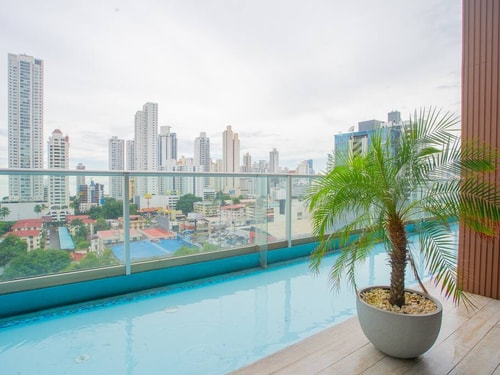 Luxury 3BR Cityview apt, parking & balcony