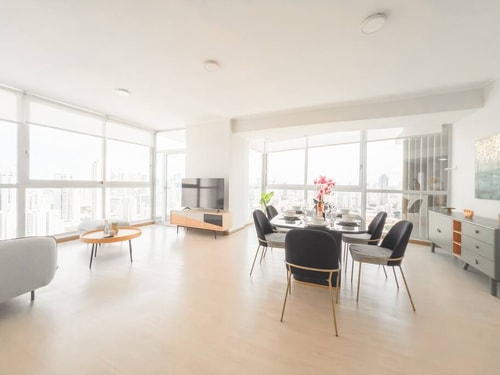 Luxury 3BR Cityview apt, parking & balcony