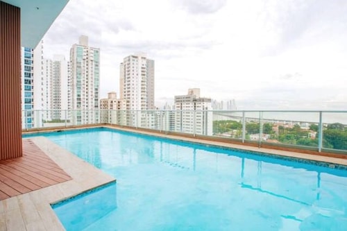 Luxury 2BR Oceanview, parking & balcony