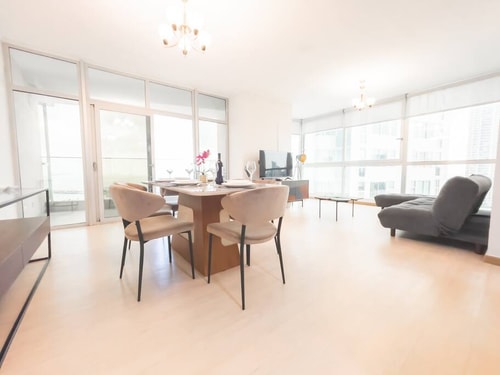 Luxury 2BR Oceanview, parking & balcony