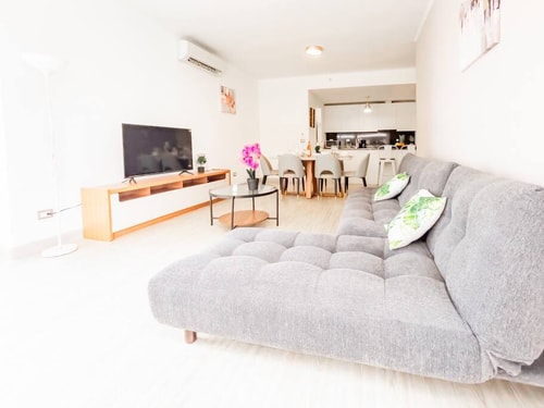 Luxury 2 bedroom apt free parking  & Pool