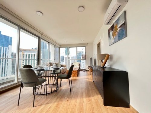 Luxury 1 bedroom apt free parking  & balcony