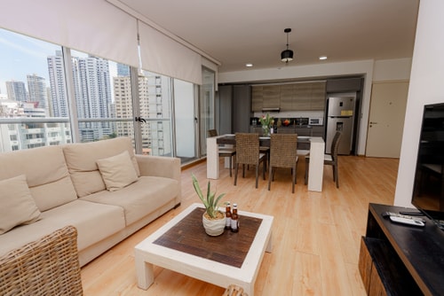 2 bedroom apt free parking & balcony