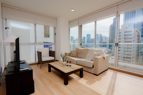 2 bedroom apt free parking & balcony