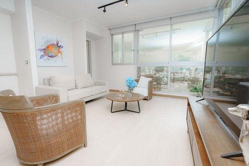 Luxury 2BR Oceanview, parking & balcony