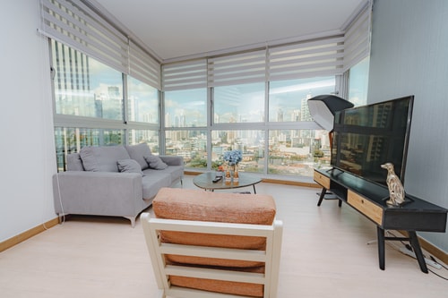 Luxury 2BR Cityview apt, parking & balcony