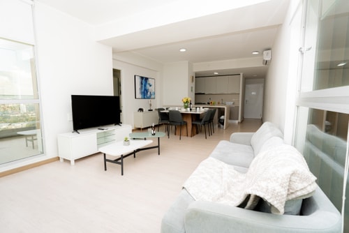 3BR Cityview apt, parking & balcony