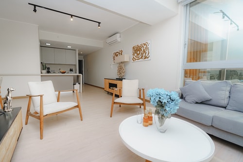 Luxury 2BR Cityview apt, parking & balcony