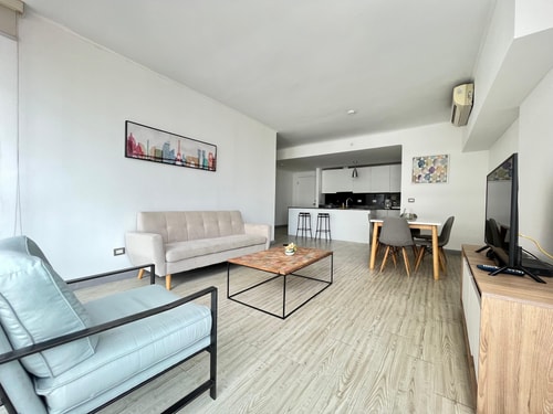 Luxury 2 bedroom apt free parking  & Pool