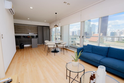 1 bedroom apt free parking & balcony