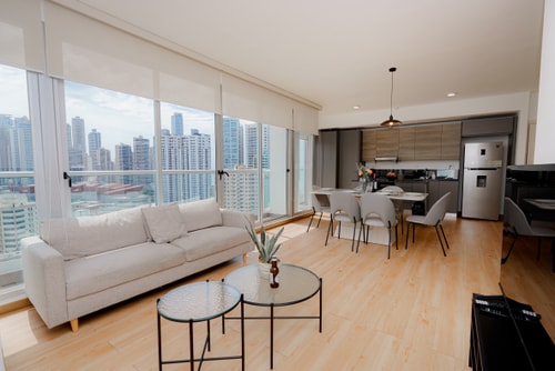 2 bedroom apt free parking & balcony