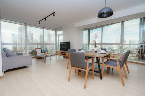 Luxury 3BR Cityview apt, parking & balcony